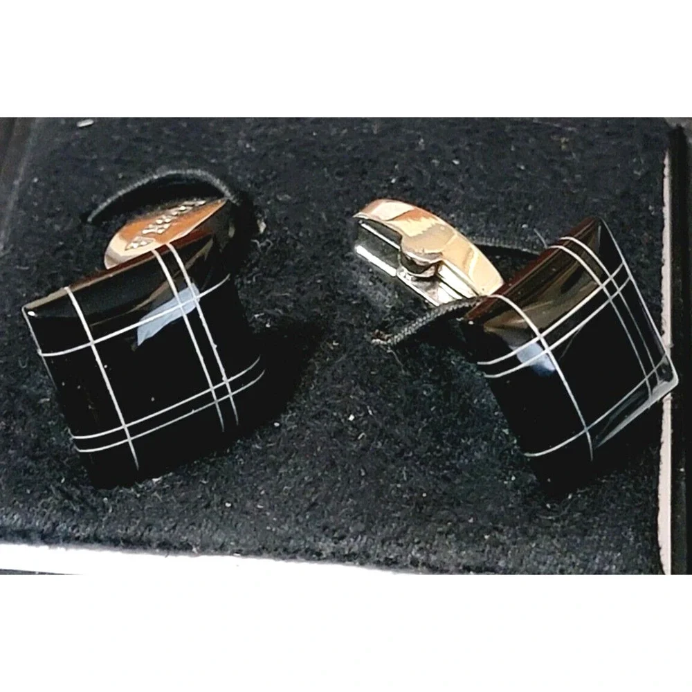 Engara cufflinks featuring